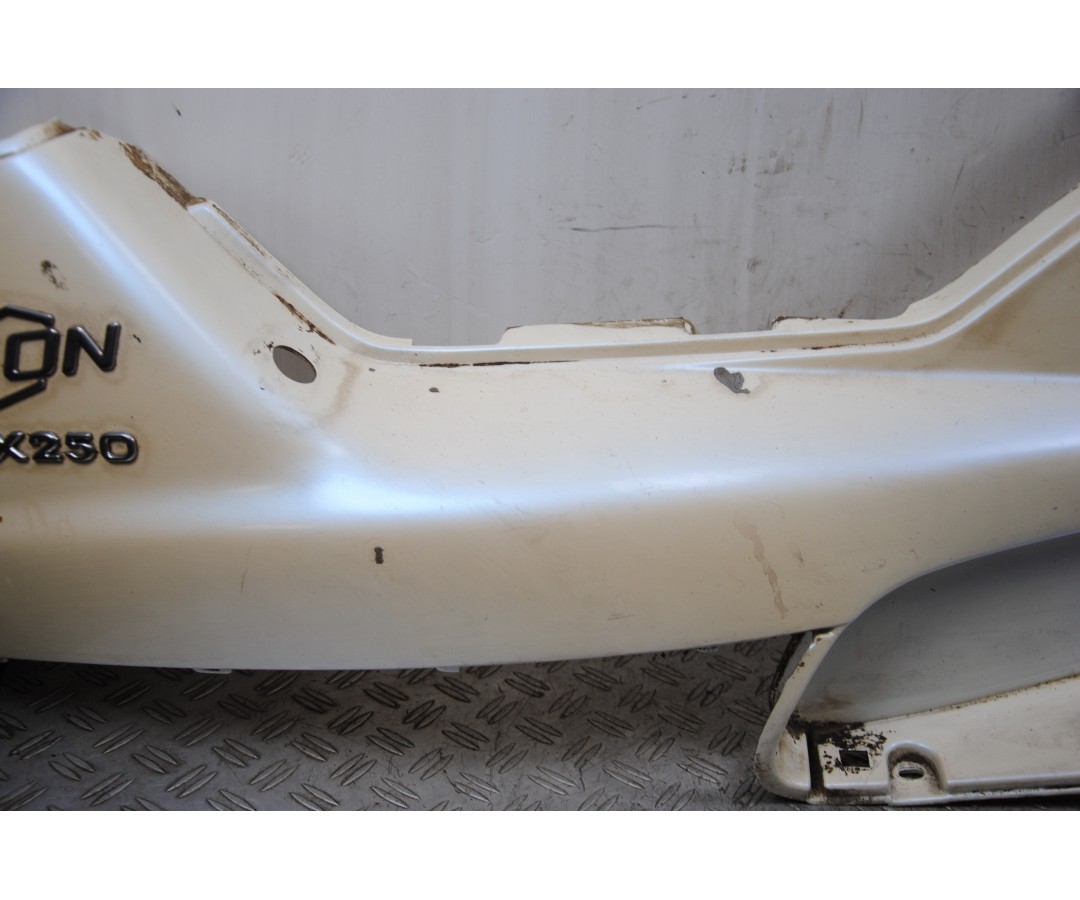 Carena Fianchetto Pedana Poggiapiedi DX Piaggio Super Hexagon GTX 250 dal 1999 al 2001  1673432295833