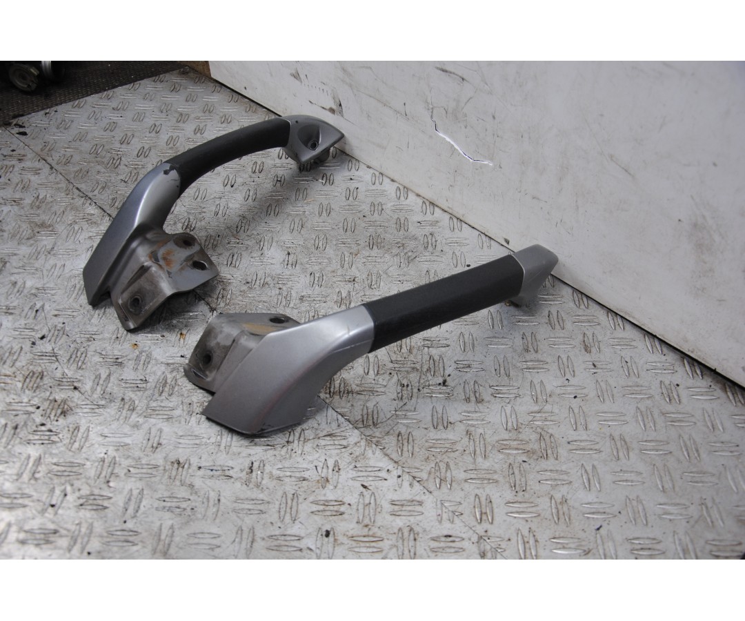 Coppia Maniglioni Portapacchi Posteriore Piaggio MP3 125 / 250 / 300 / 400 / 500 dal 2009 al 2016  1678353592689