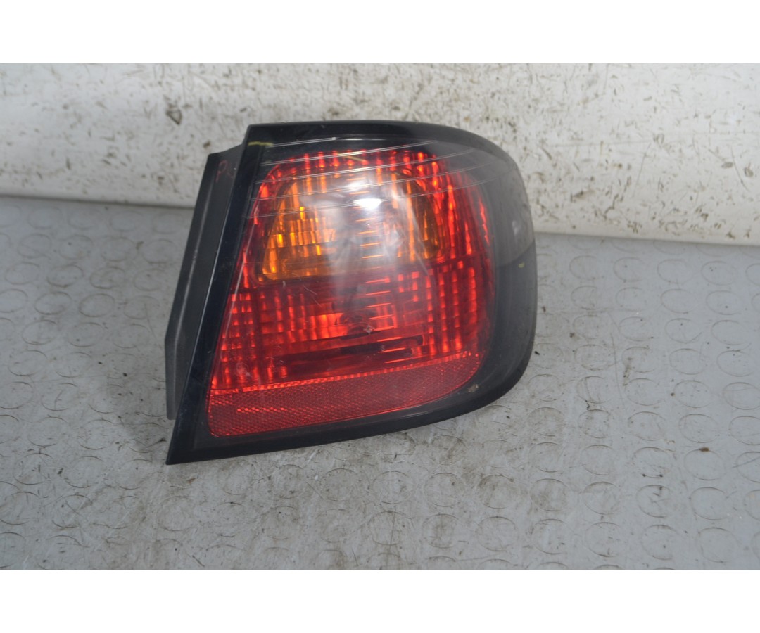 Fanale stop posteriore esterno DX Nissan Primera P11 Dal 1995 al 2002 Cod 89026076  1678440907730