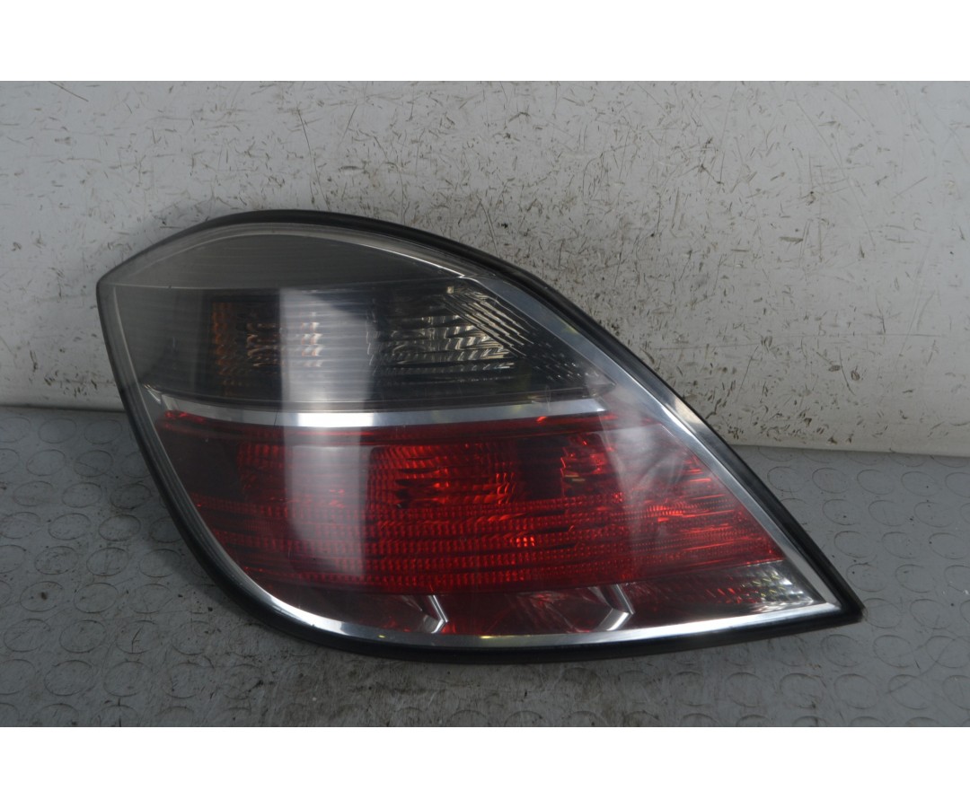 Fanale Stop Posteriore SX Opel Astra H 5p dal 2004 al 2011 Cod 13222324  1678699183411