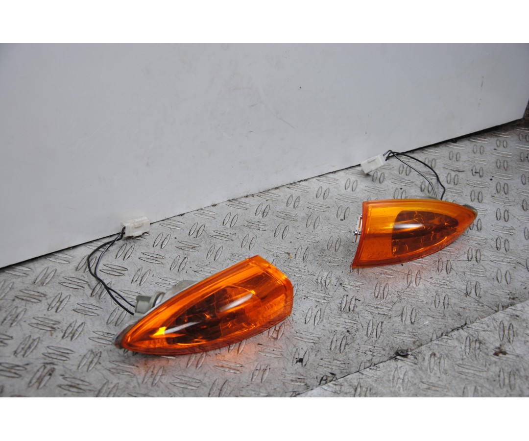 Coppia Gemme Frecce Posteriori Piaggio Fly 100 Dal 2006 al 2009  1678804292519