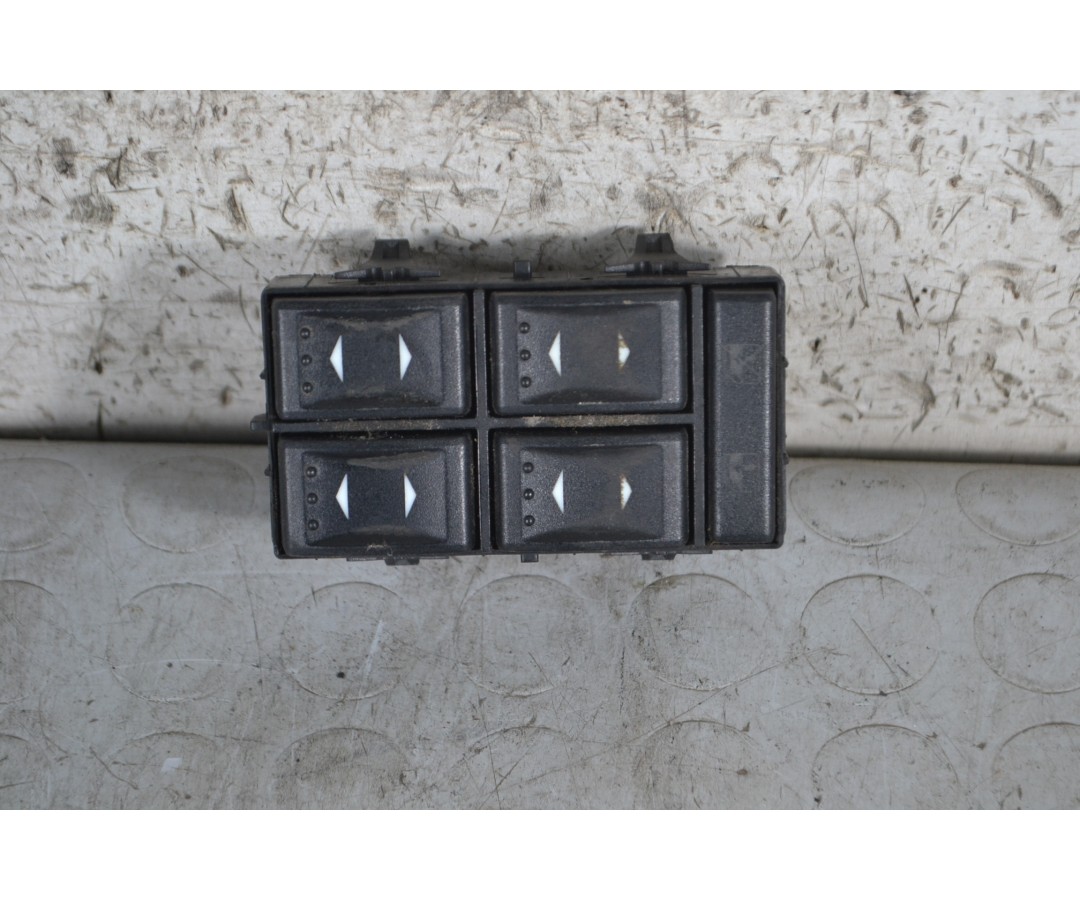 Pulsantiera alzacristalli anteriore SX Ford Mondeo III Dal 2000 al 2007 Cod 3S7t14A132ba  1683815811864