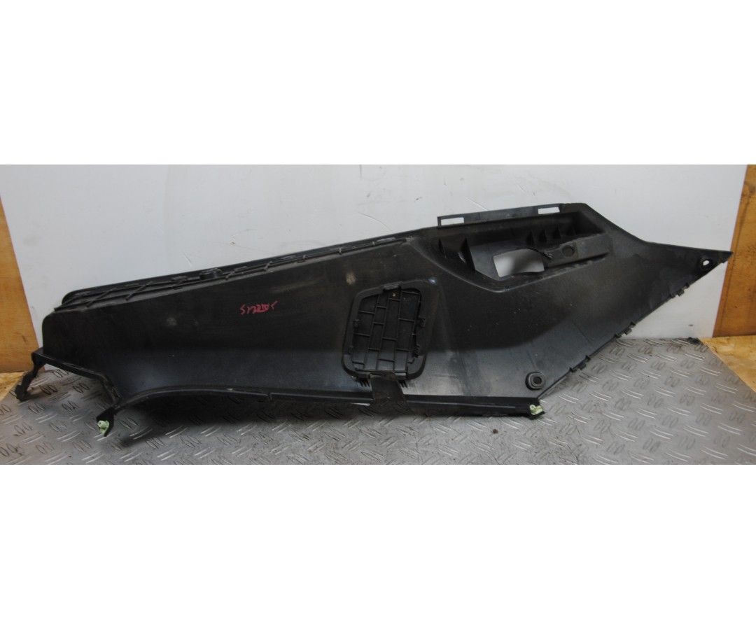 Pedana Poggiapiedi Sinistra SX Peugeot Satelis 250 dal 2006 al 2012  1686123094349
