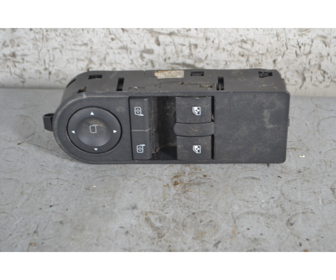 Pulsantiera alzacristalli anteriore SX Opel Astra H Dal 2004 al 2011  1686217133527