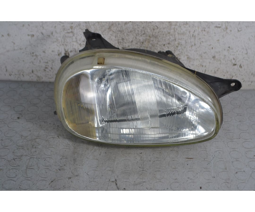 Faro Anteriore DX Opel Corsa B dal 1993 al 2000 Cod 90444787  1695033644957