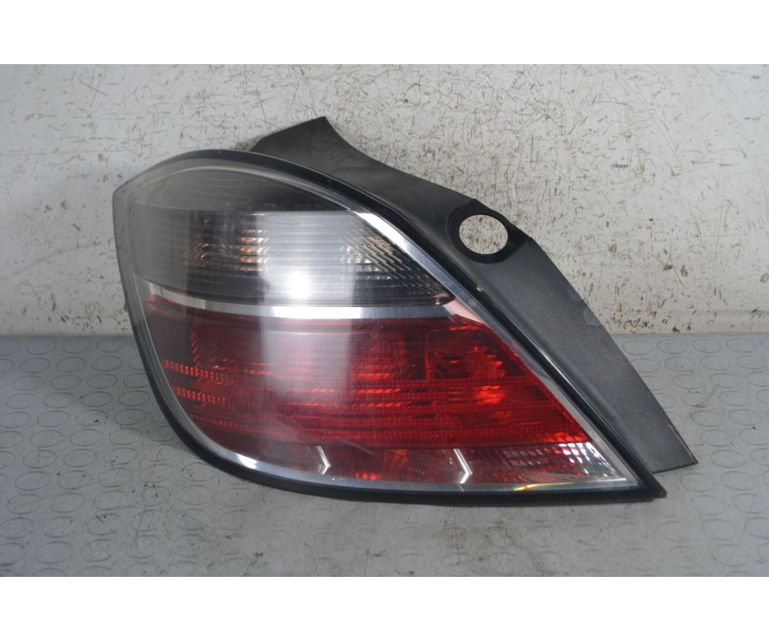 Fanale stop posteriore SX Opel Astra H 5p Dal 2004 al 2011 Cod 13222324  1695033887064