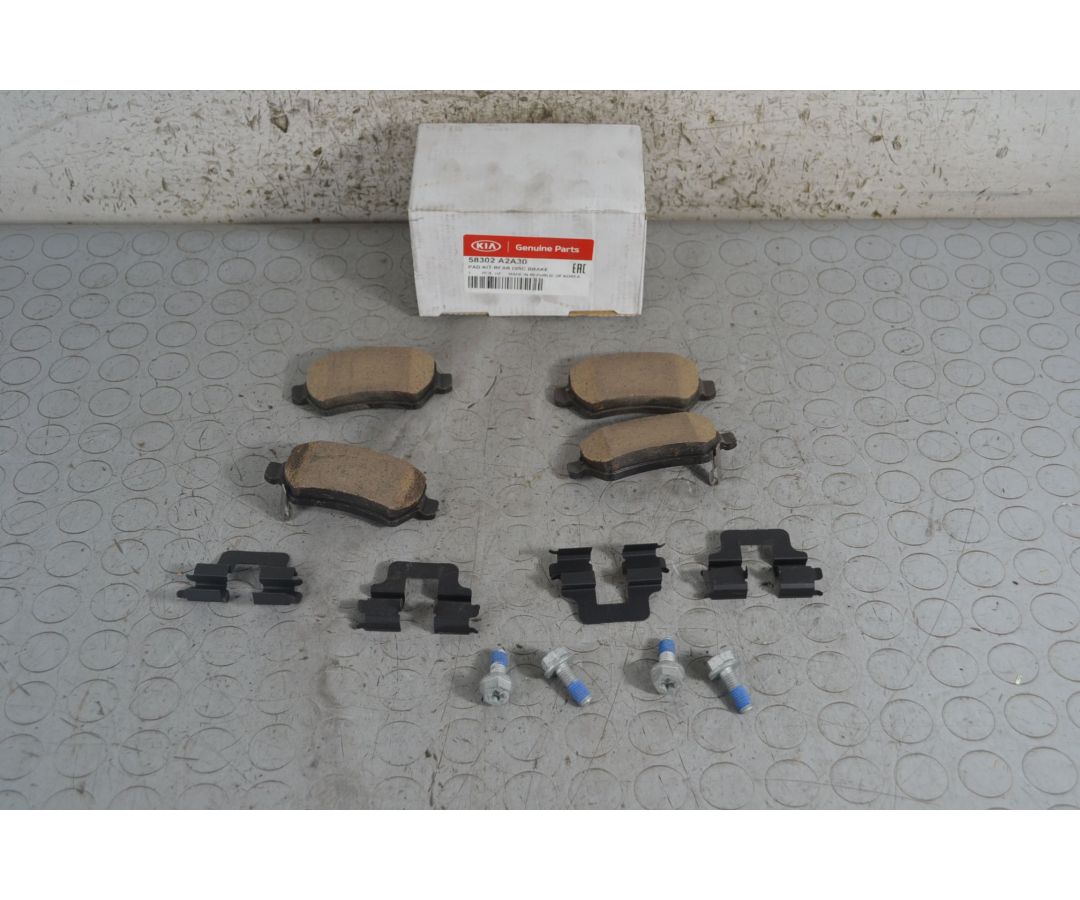 Kit pastiglie freno anteriori Kia Cee'd Dal 2012 al 2018 Cod 58302A2A30  1697612782685