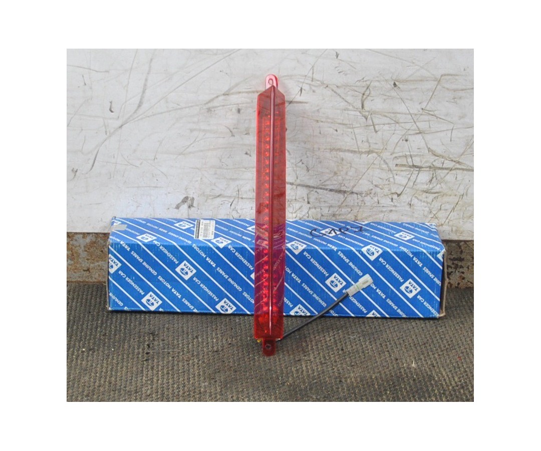 Fanale 3 stop posteriore portellone Tata Indigo dal 2002 al 2009 cod. 270254419908  2411111150733