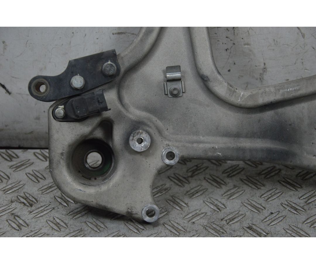 Staffa Supporto Marmitta Piaggio Beverly 300 dal 2011 al 2018  1709812768694