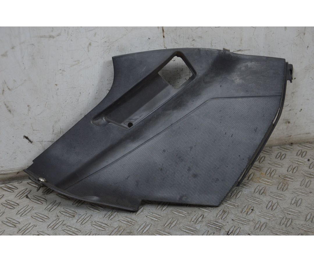 Carena Sottopedale Passeggero Sinistro Aprilia Sportcity 125 / 200 / 250 / 300 dal 2004 al 2008  1710754774971