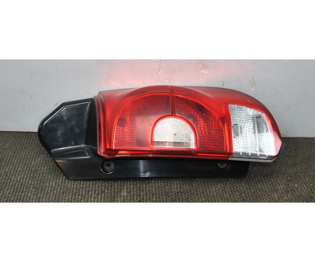 Fanale stop posteriore Destro Dx Mitsubishi Colt dal 2004 al 2012 Cod 8330A696  2411111167991