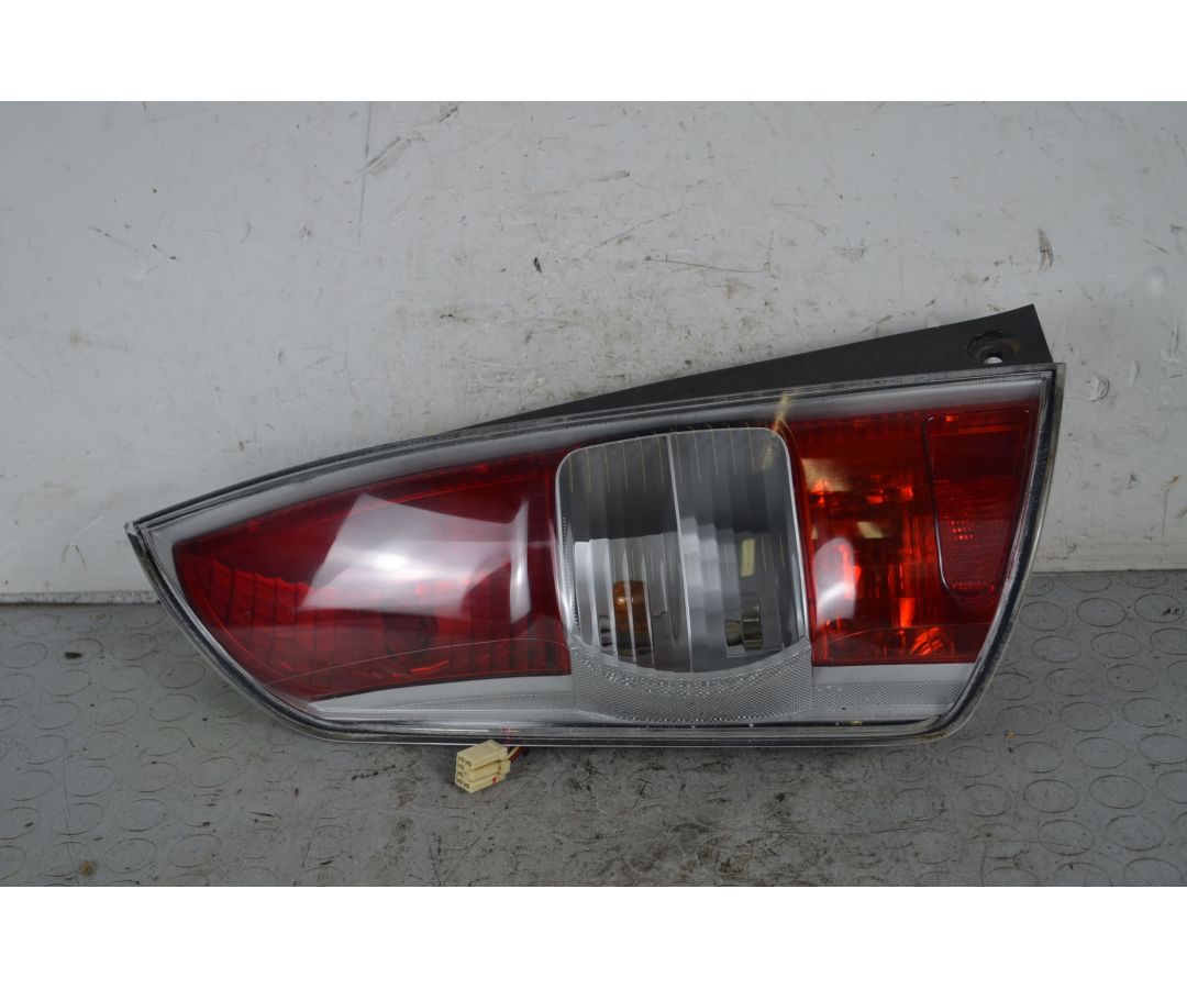 Fanale Stop Posteriore SX Daihatsu Sirion Dal 2004 al 2015 Cod 81560B1020  1735806273462
