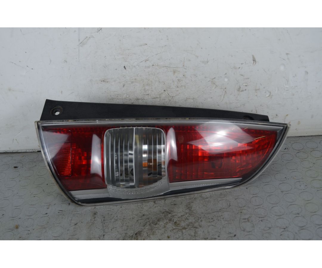 Fanale Stop Posteriore DX Daihatsu Sirion Dal 2004 al 2015 Cod 81550B1010  1735806653110