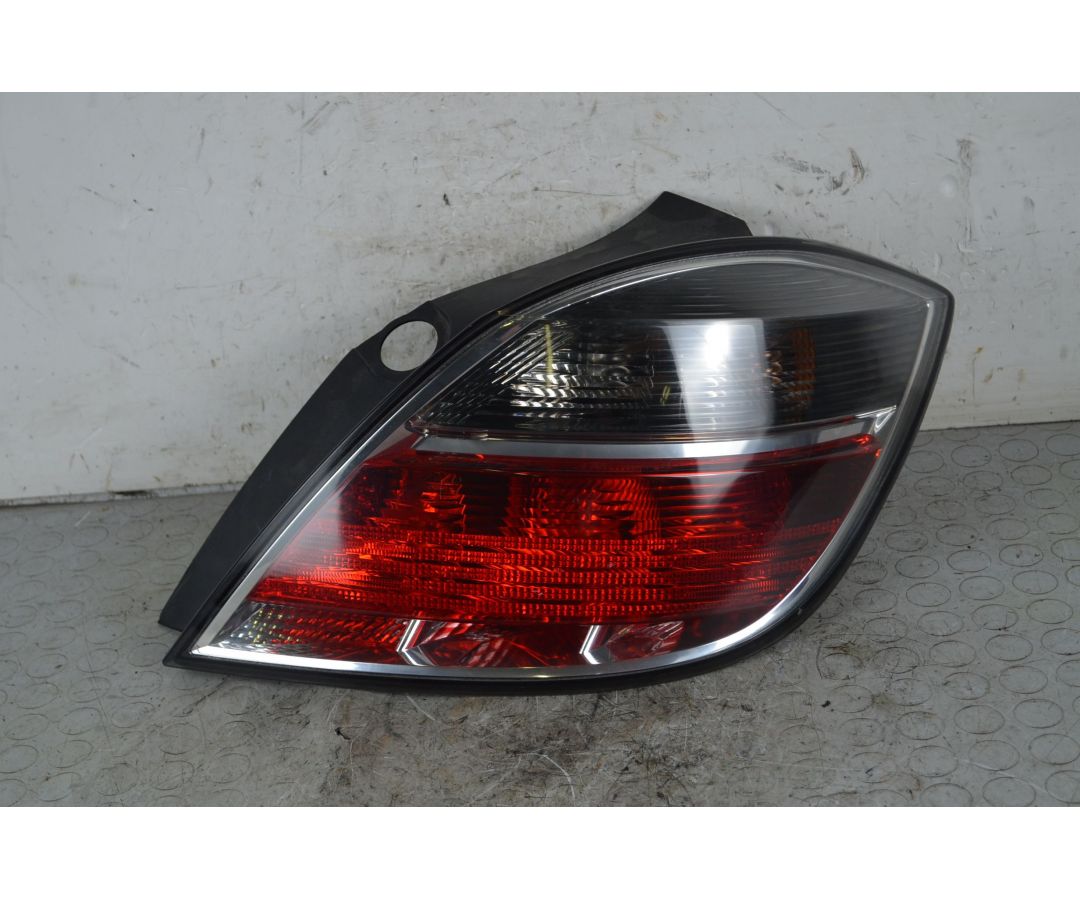Fanale Stop Posteriore DX Opel Astra H 5p Dal 2004 al 2011 Cod 13222325  1739361217398