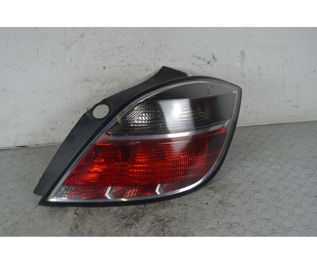 Fanale Stop Posteriore DX Opel Astra H 5p Dal 2004 al 2011 Cod 13222325  1739365212573