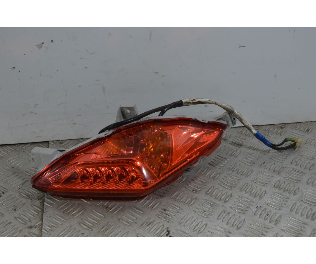 Fanale Stop Sinistro SX Yamaha Xmax X-max 300 dal 2017 al 2020  1740134654340