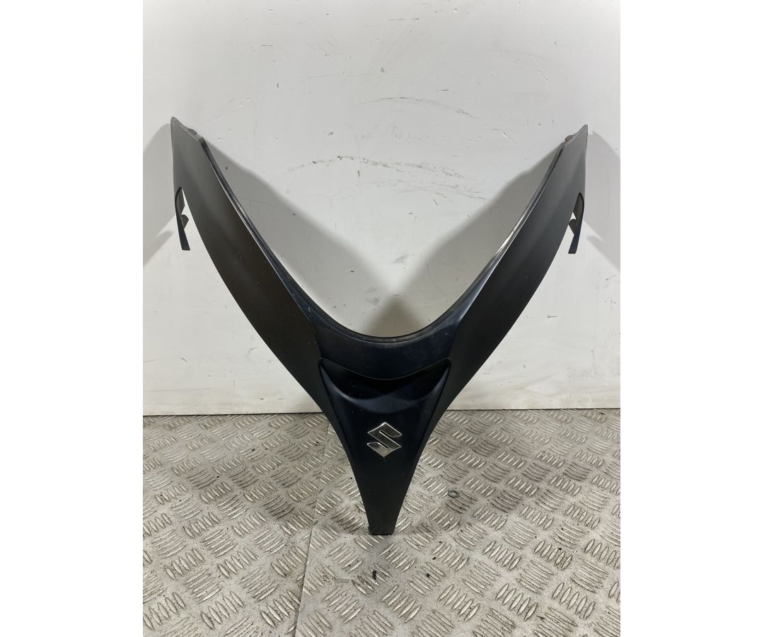 Carena Scudetto Boomerang Anteriore Suzuki Burgman 400 K7 dal 2007 al 2013  1741683953502
