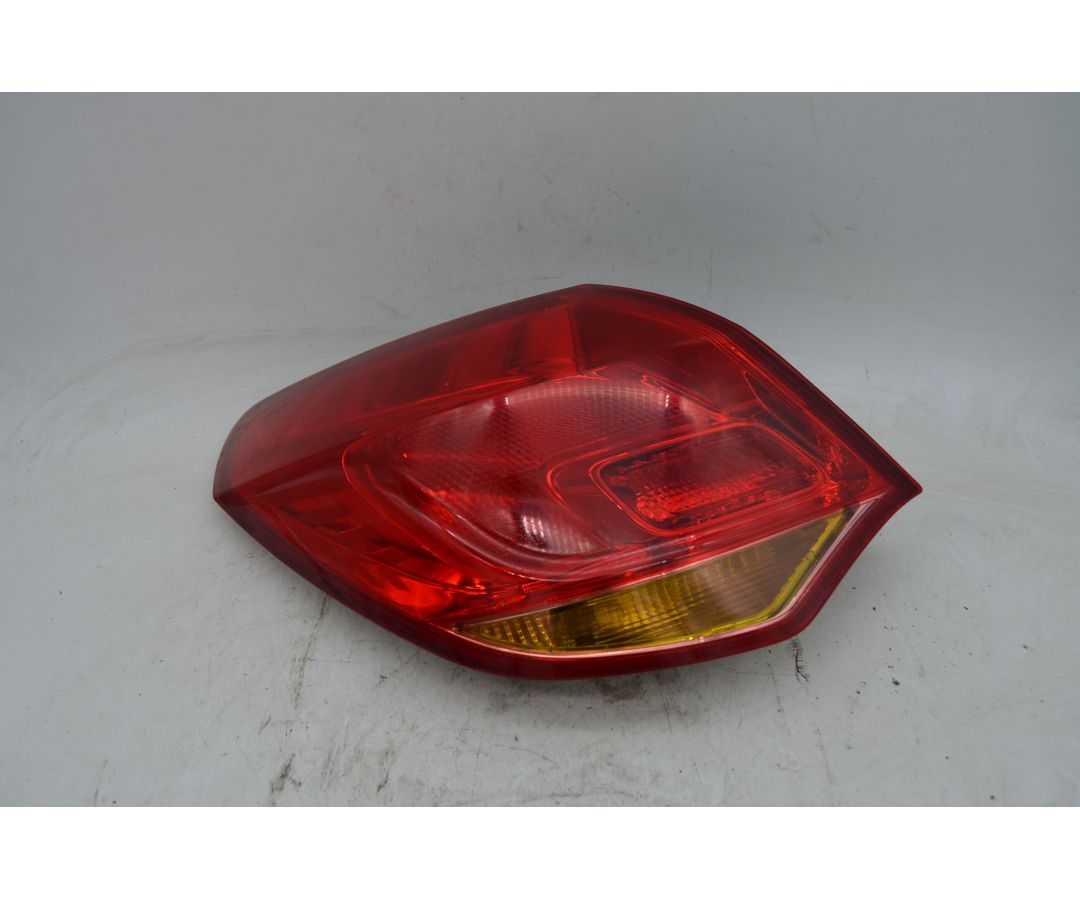 Fanale Stop Posteriore SX Esterno Opel Astra J Dal 2009 al 2015 Cod 13306453  1745920293543