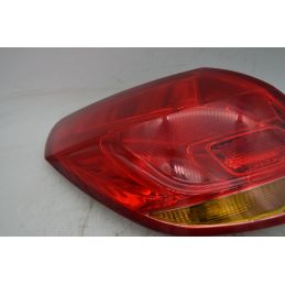 Fanale Stop Posteriore SX Esterno Opel Astra J Dal 2009 al 2015 Cod 13306453  1745920293543