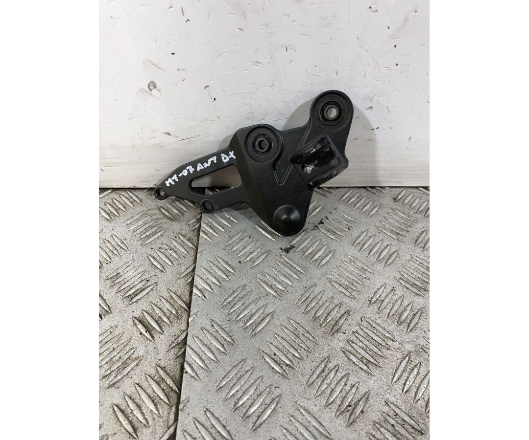 Staffa Supporto Pedana Destra Dx Yamaha MT-07 Dal 2021 Al 2024  1746430070709