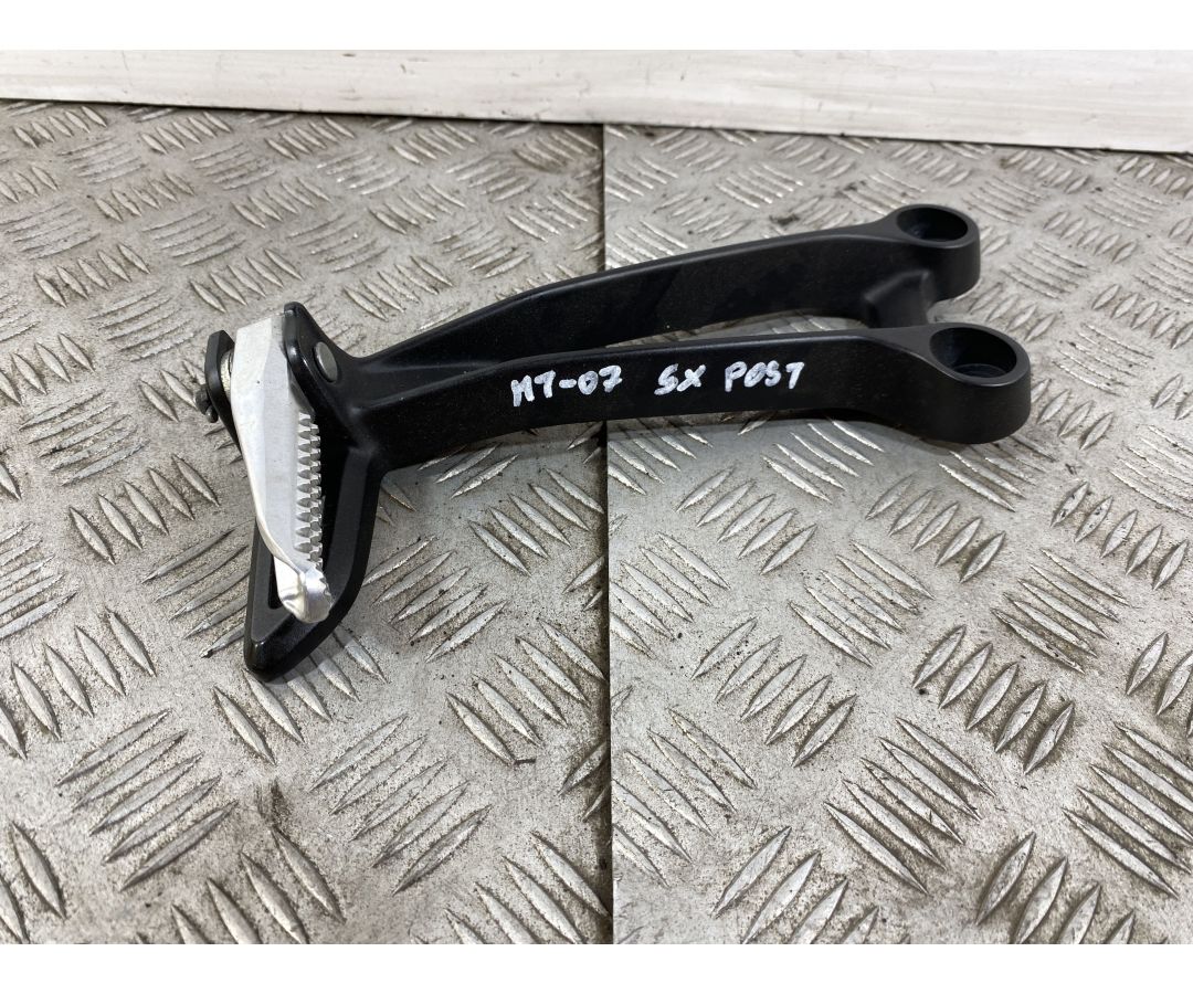 Staffa Pedana Poggiapiedi Passegero Sinistra Sx Yamaha MT-07 Dal 2021 Al 2024  1746432019843