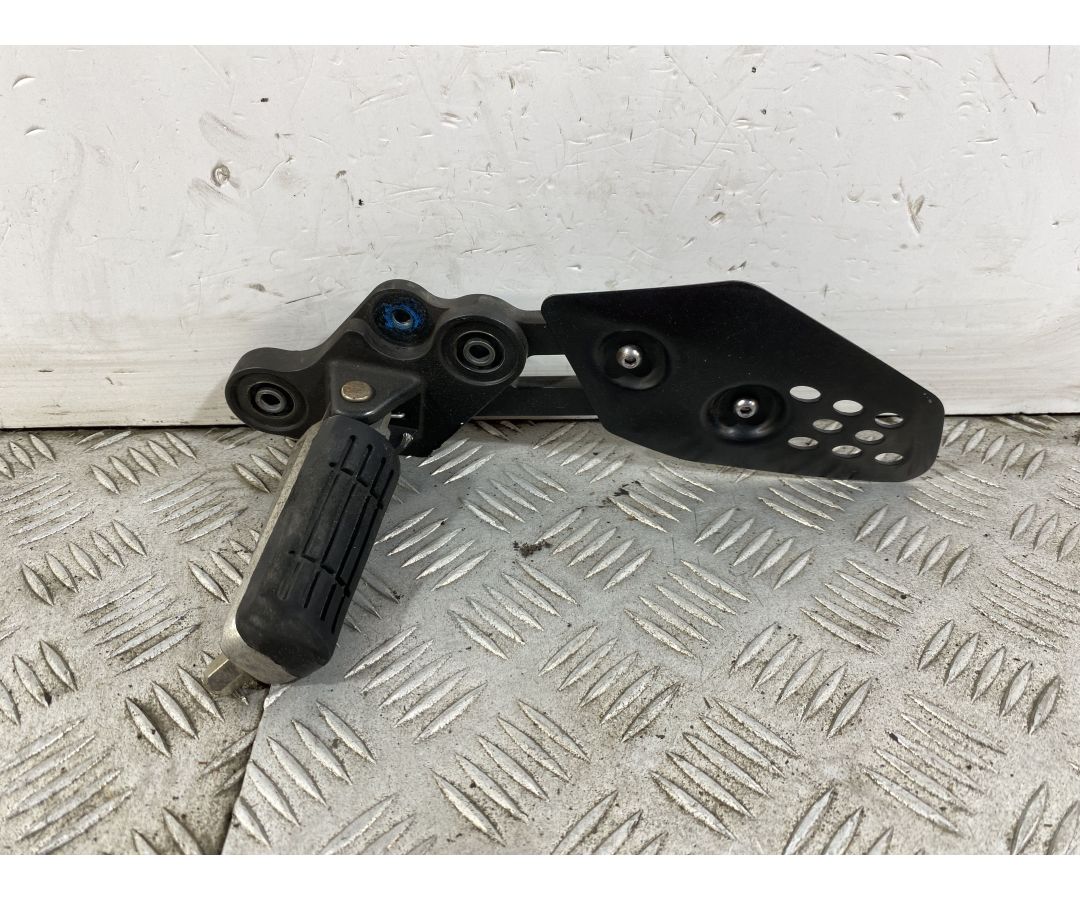 Staffa Pedana Poggiapiedi Sinistra Sx Yamaha MT-07 Dal 2021 Al 2024  1746437579021