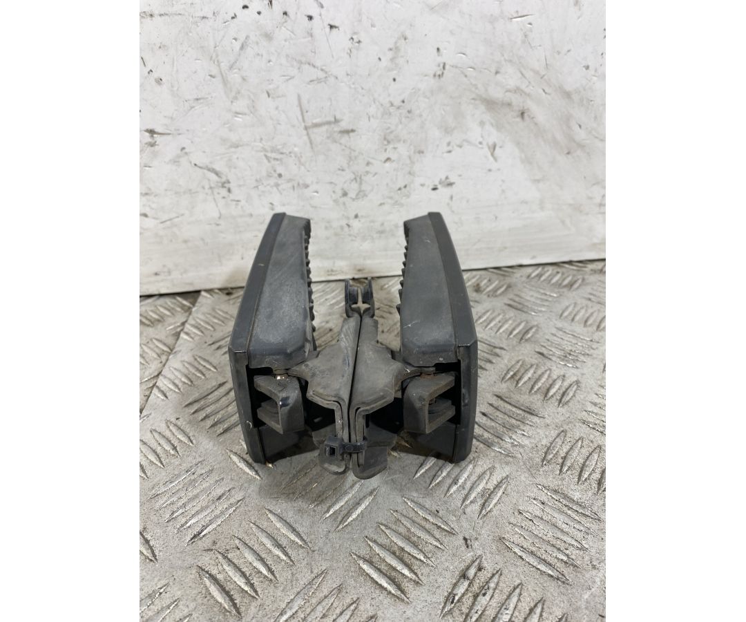 Coppia Pedane Poggiapiedi Passeggero Yamaha Tricity 125 dal 2014 al 2020  1746699699055