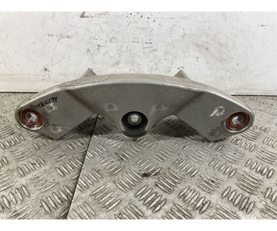 Piastra Supporto Inferiore Forcella Yamaha Tricity 125 dal 2014 al 2020  1746803932504