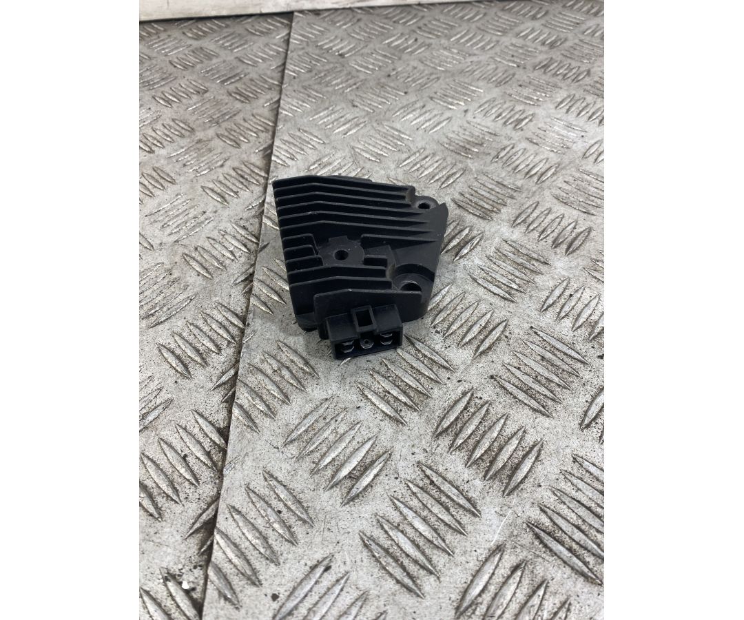 Regolatore Di Tensione Benelli Caffènero 125 dal 2011 al 2016 Cod 2V49FM-2235 120312  1747305356065