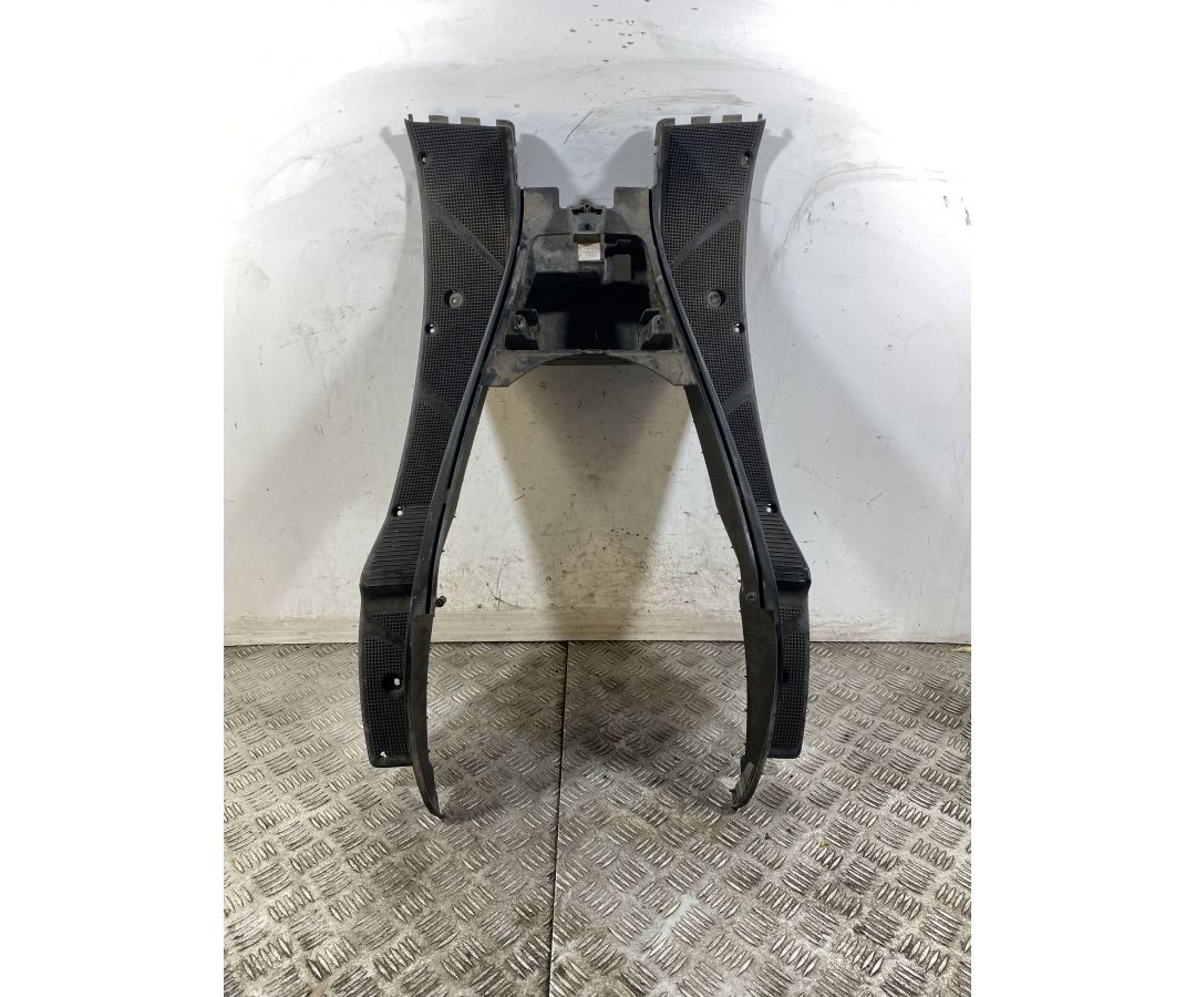 Carena Poggiapiedi Centrale Yamaha Majesty 150 Dal 1999 al 2006  1747838809076