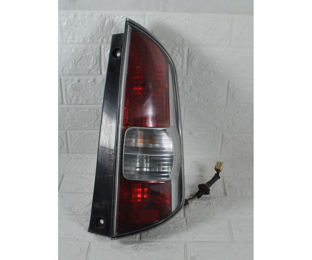 Fanale stop posteriore sinistro SX Daihatsu Sirion Dal 2005 al 2015 Cod 81560B1020  1621936334275