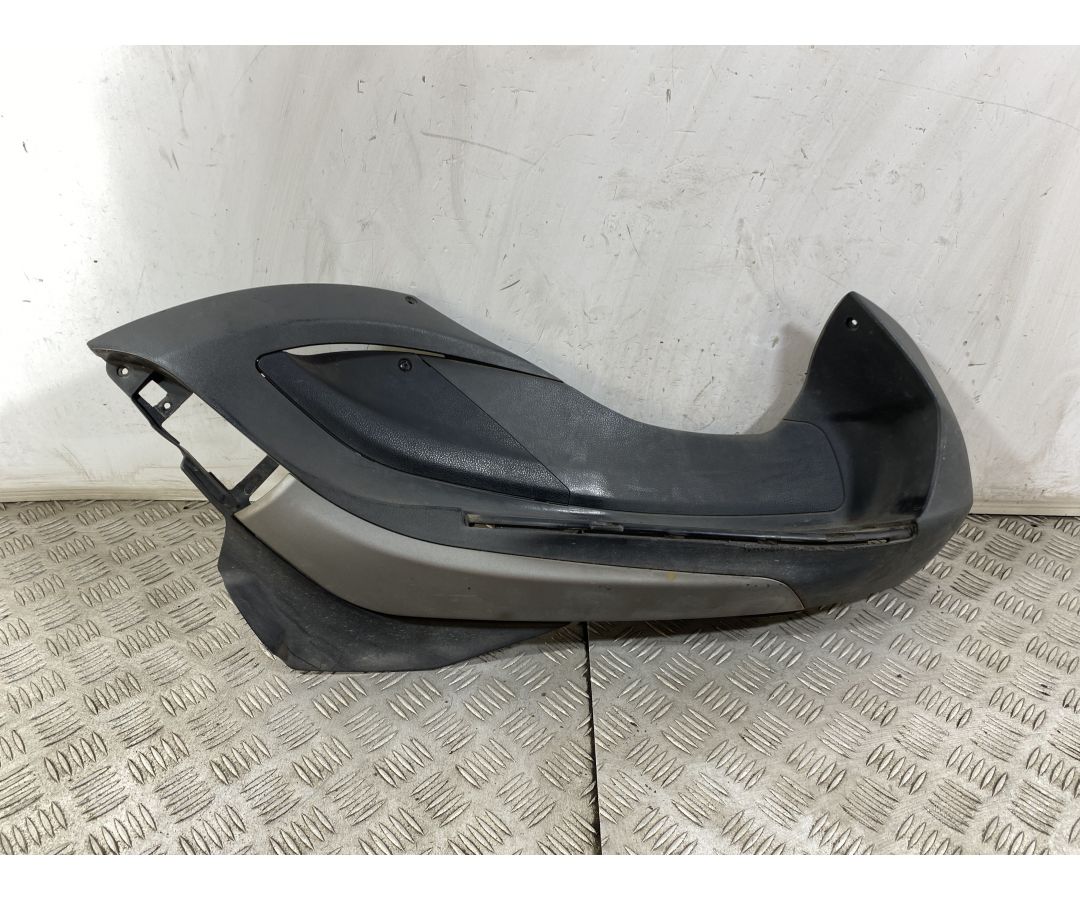 Carena Pedana poggiapiedi Destra Dx Piaggio Beverly 350 dal 2011 al 2018  1748526996412