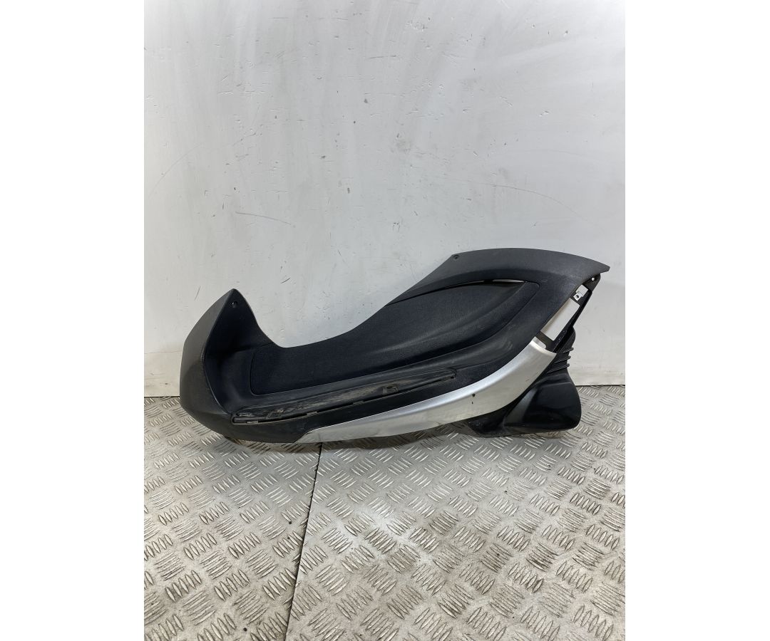 Carena Pedana Poggiapiedi Sinistro SX Piaggio Beverly 300 dal 2011 al 2018  1748611074148