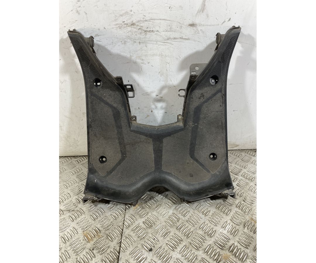 Carena Pedana Poggiapiedi Yamaha Tricity 125 dal 2014 al 2020  1750684593440