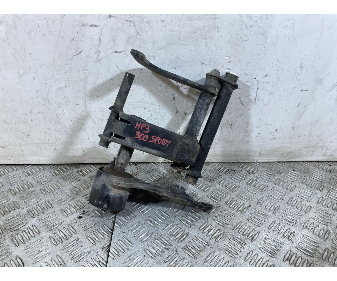 Staffa Supporto motore Piaggio MP3 300 HPE Sport Dal 2019 Al 2025  1752822361324