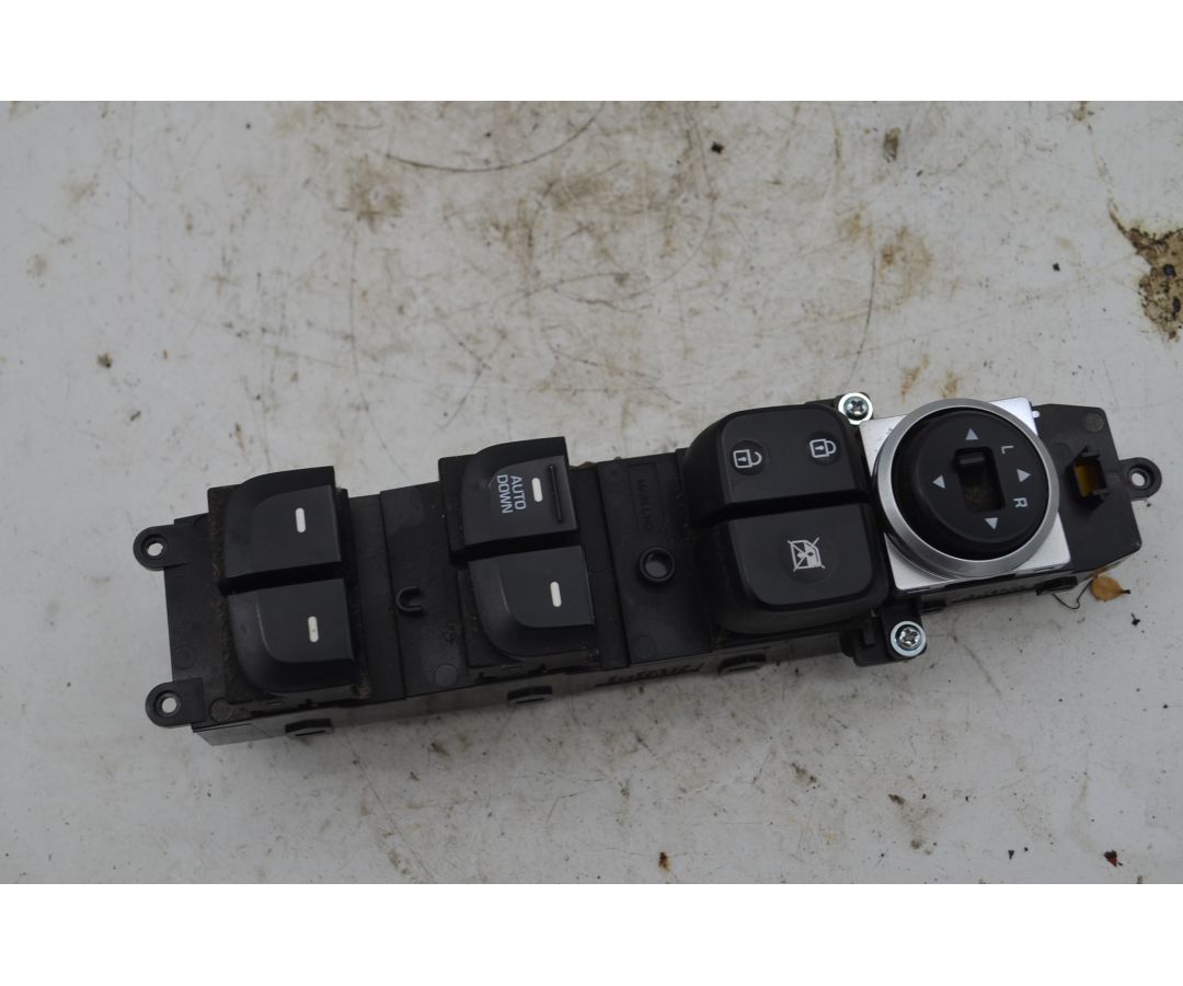 Pulsantiera Alzacristalli Anteriore SX Hyundai I10 Dal 2013 al 2017 Cod 93570B40004X  1759221210468