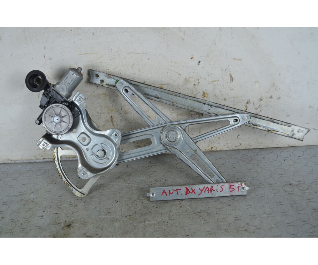 Motorino Alzacristalli Anteriore DX Toyota Yaris Dal 2011 al 2019 Cod 85710-0D100  1759493027412