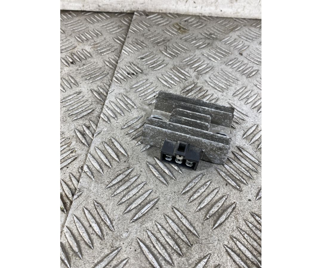 Regolatore Di Tensione Piaggio Vespa ET4 125 dal 1996 al 2006 Cod 32800H01413  1763372815151