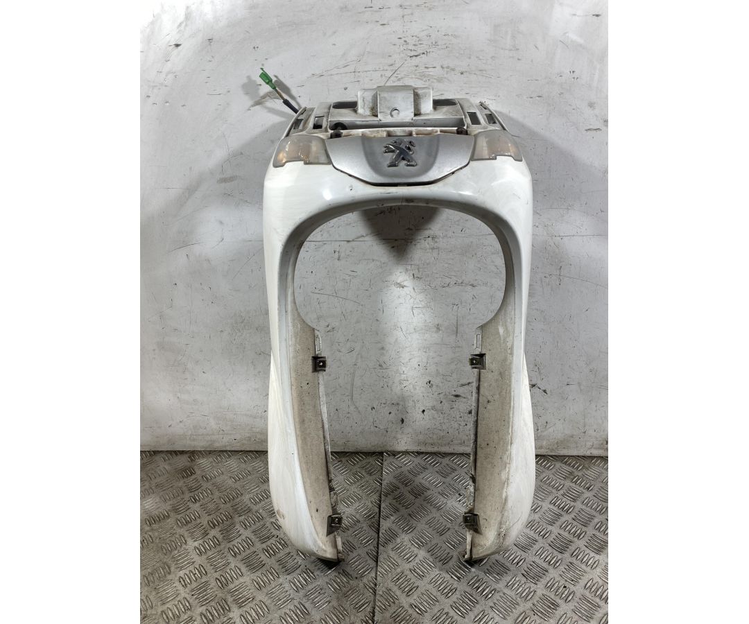 Carena Scudo Anteriore Con frecce Peugeot Tweet 125 / 150 Dal 2010 al 2017  1764605261875