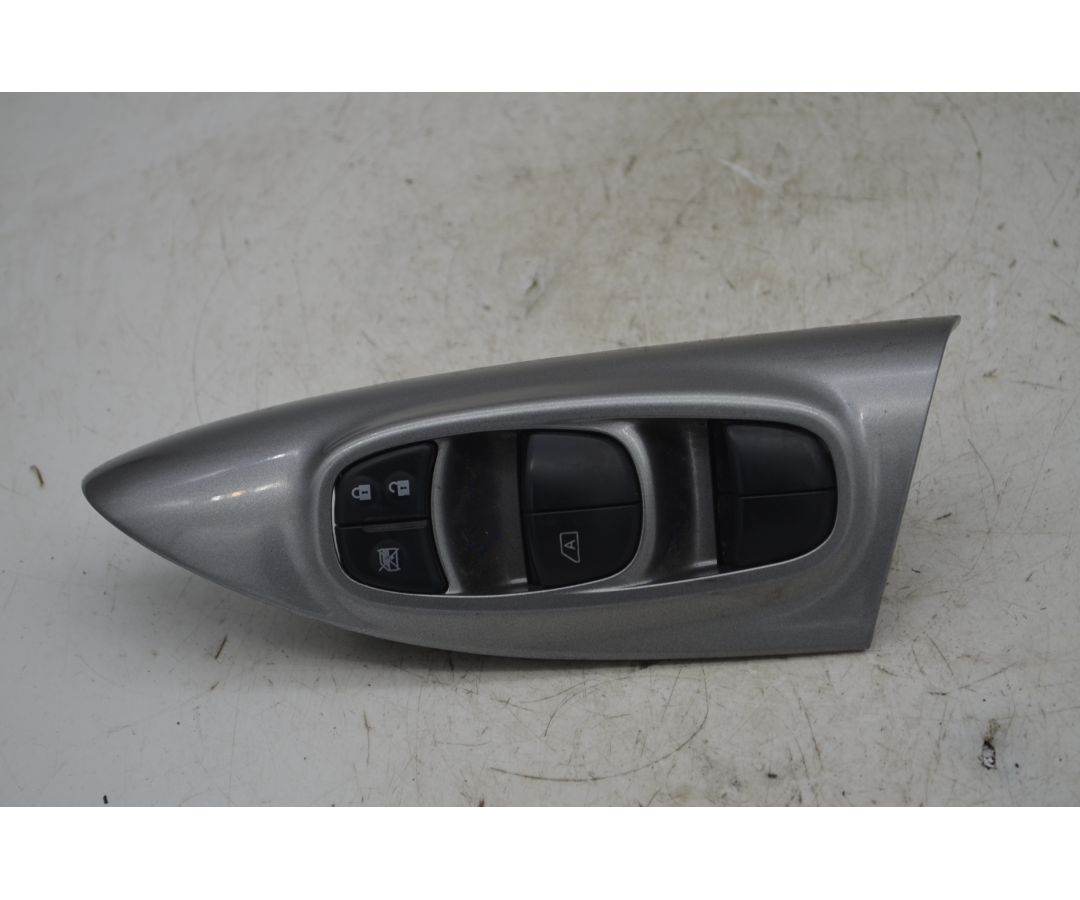 Pulsantiera Alzacristalli Anteriore Sx Nissan Juke dal 2010 al 2018 Cod 254011KA5E  1767351794284