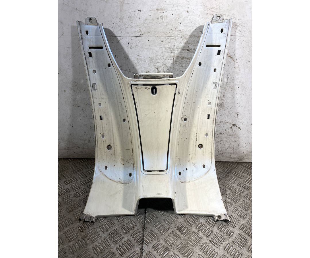 Carena Pedana Poggiapiedi Piaggio Vespa ET2 / ET4 / 50 / 125 / 150 dal 1996 al 2006  1768473119757