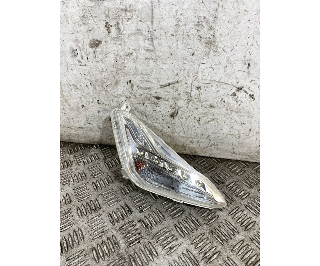 Freccia Anteriore Destra DX Piaggio Beverly 125 S Dal 2010 al 2017  1768816103887