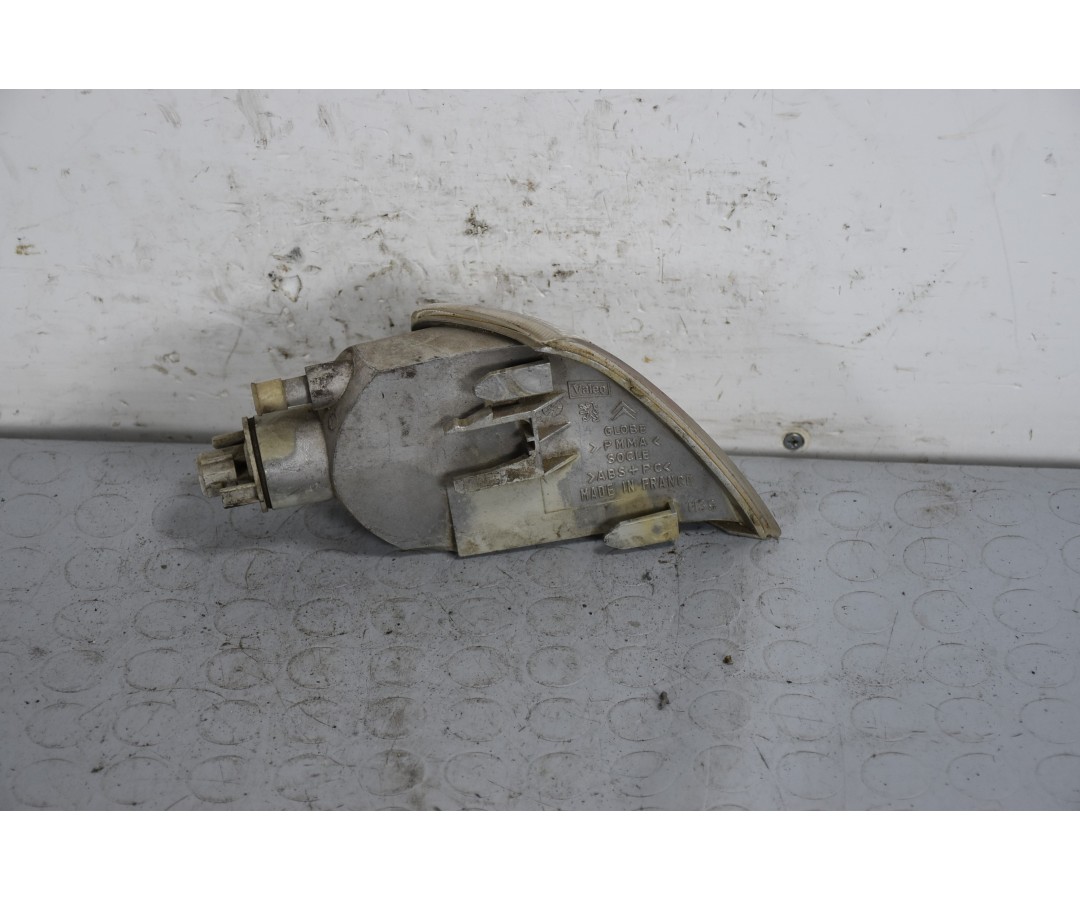 Freccia direzionale anteriore SX Citroen Saxo Dal 1996 al 2004  1639480405716