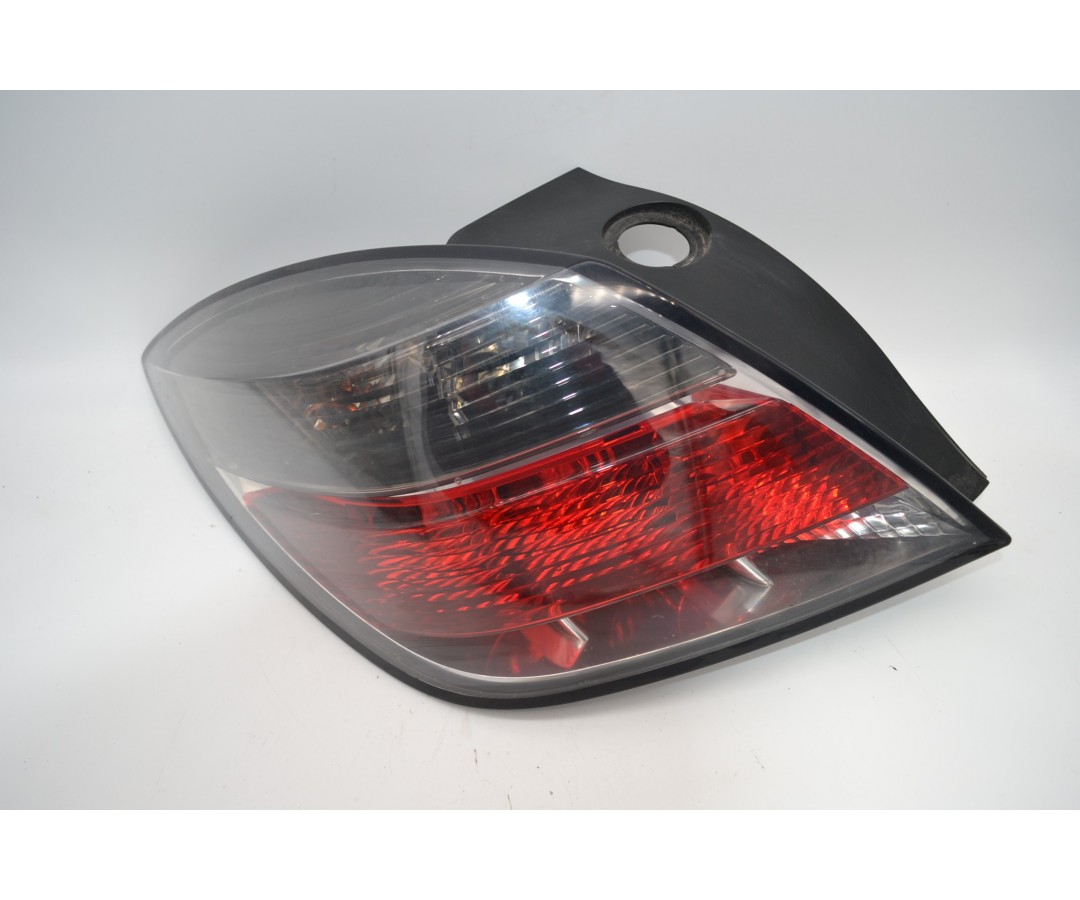 Fanale Stop Posteriore SX Opel Astra H 3p dal 2004 al 2011 Cod 93190790  1643726329902