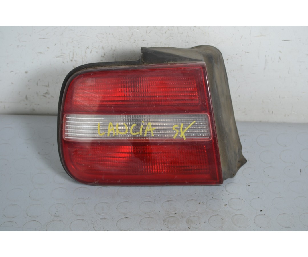 Fanale Stop Posteriore Esterno SX Lancia Kappa dal 1994 al 2001 Cod 7780143  1648224930254