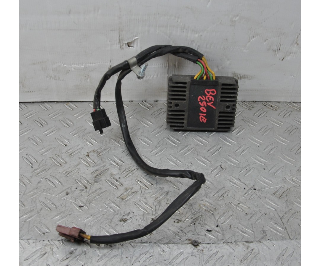 Regolatore Di Tensione Piaggio Beverly 250 dal 2001 al 2010 Cod SH689-JB  1648633450084